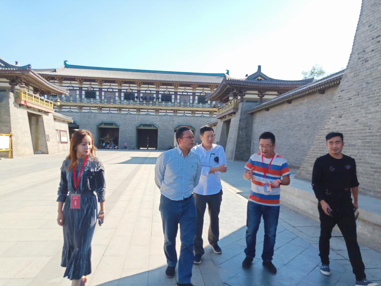 市环球360官网集团董事长王叙宇一行赴荆门、襄阳影视基地调查调研