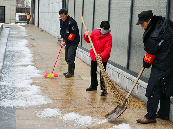 &ldquo;初雪践初心，扫雪暖人心&rdquo;&mdash;&mdash;遵义九八抗洪展陈馆排除积雪，为游客启发畅行通路！